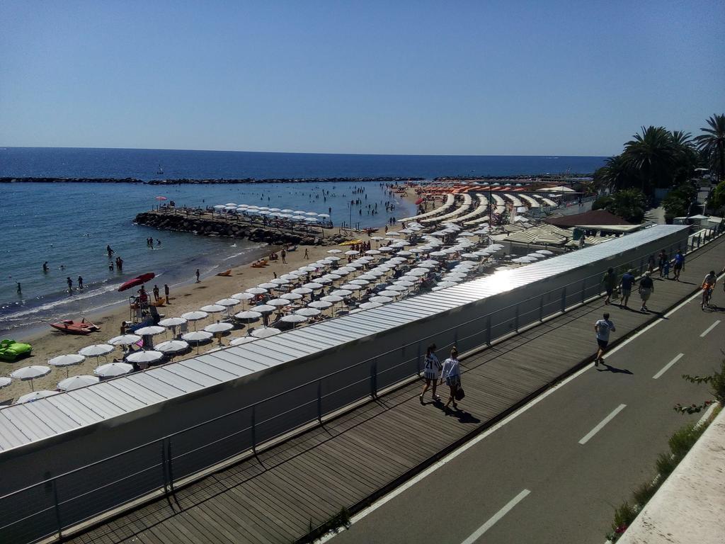 Da Cipollina In Pieno Centro Apartment Sanremo Exterior photo